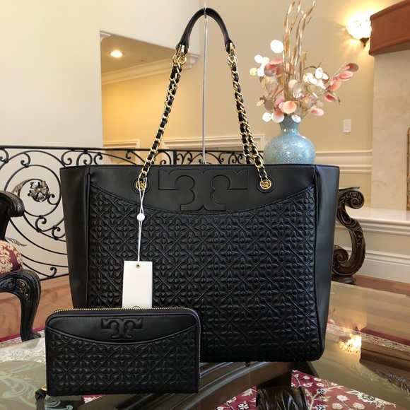 Tory Burch Handbags - Authentic Tory Burch Bryant shoulder handbag&walle